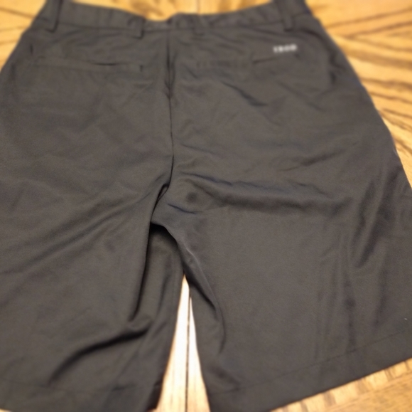 Men's golf shorts - Izod - Picture 2 of 4
